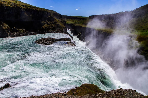 Piękny wodospad Gullfoss Islandia 11.06,2017 zbliżenie — Zdjęcie stockowe