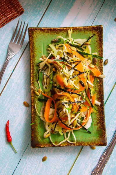 Vitamini salata rendelenmiş lahana ve biber, gıda Üstten Görünüm