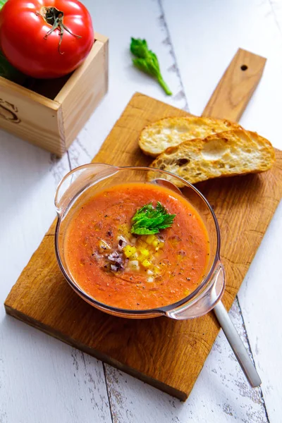 Geleneksel soğuk gazpacho çorbası. İspanyolca, Akdeniz mutfağı.