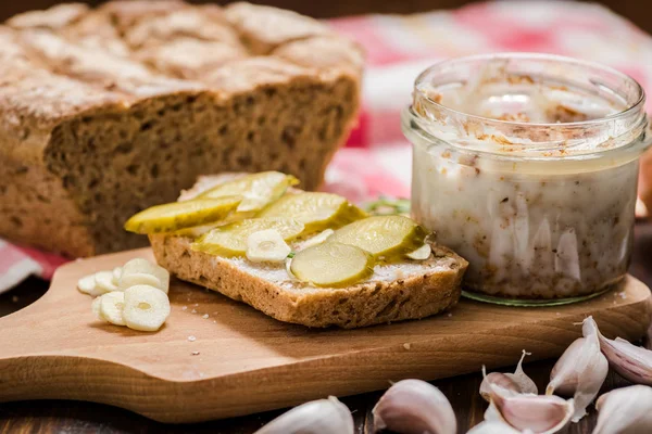 Garlic a natural antibiotic — Stock Photo, Image