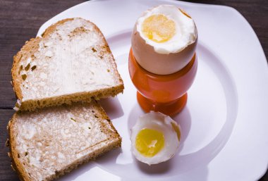 bir bardak Kaynamış yumurta