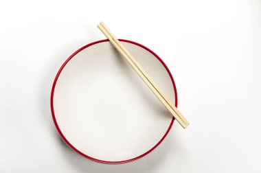 kase ve yemek çubukları