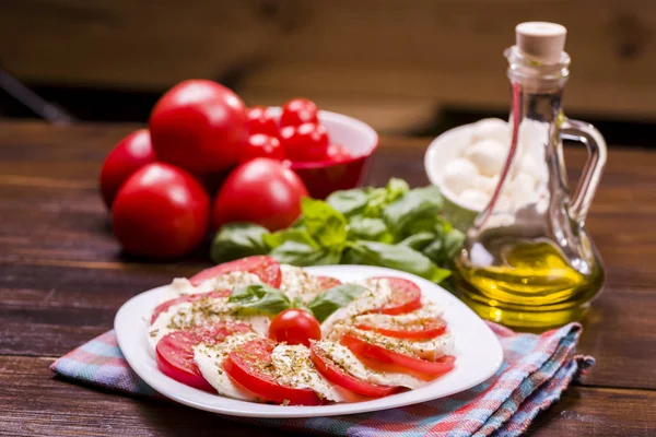 Mozzarella und Tomaten — Stockfoto