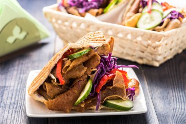 Sebze pide, etli ekmek rulo