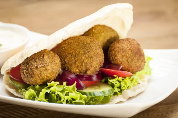 vejetaryen tabağı nohut veya fasulye