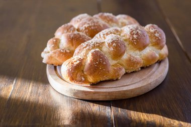 ahşap masa Challah ekmek