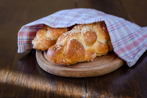 ahşap masa Challah ekmek