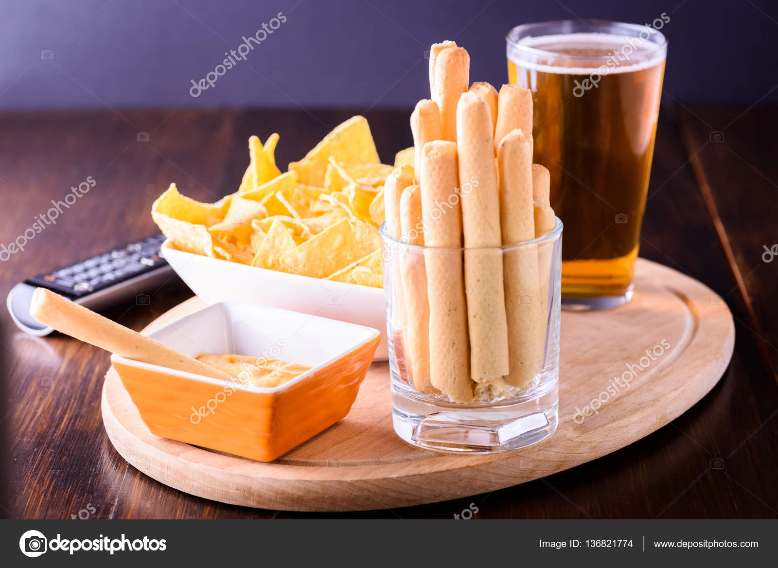 Tortilla Cipsler ve Patlıcanlı Dip Sos Tortilla Cipsler ve Patlıcanlı Dip Sos