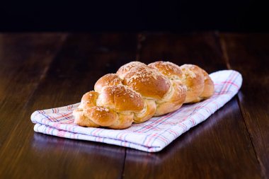 ahşap masa Challah ekmek