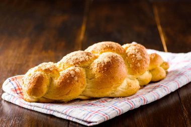 ahşap masa Challah ekmek