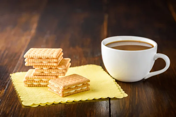 Galletas y café con leche —  Fotos de Stock