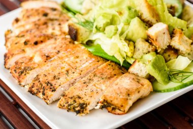 tavuk göğsü salatası, 