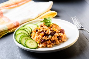 Chilli con carne pirinç