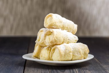Cannoli ricotta krema ile doldurulmuş 