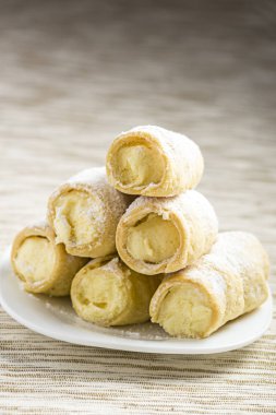 Cannoli ricotta krema ile doldurulmuş 