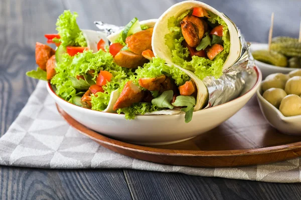 ekmeği et ve sebze ile