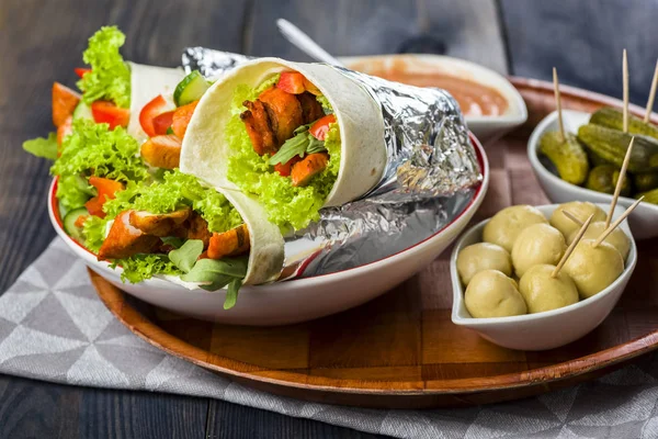 ekmeği et ve sebze ile