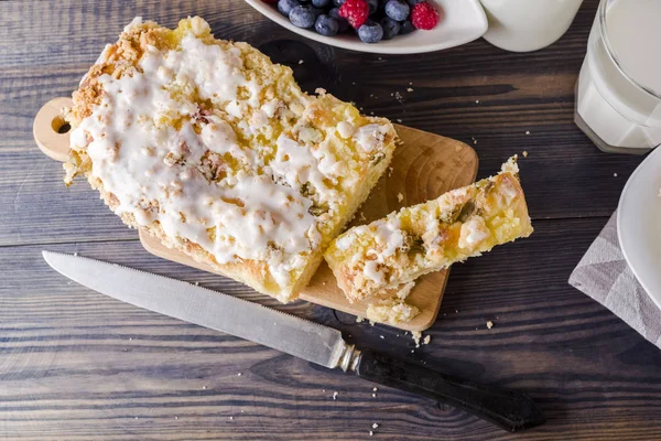 Élesztő-torta, pudingot és rebarbara — Stock Fotó