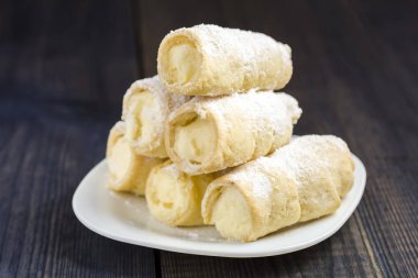 Cannoli ricotta krema ile doldurulmuş 