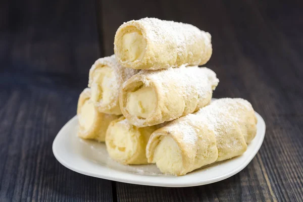 Cannoli ricotta krema ile doldurulmuş — Stok fotoğraf