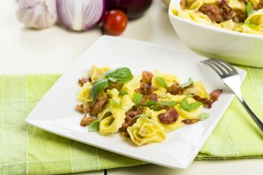 Tortellini köfte ile jambon