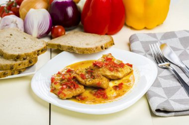 kırmızı biber bira soslu tavuk göğsü fileto