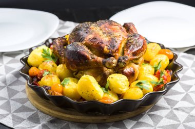 Patatesli kızarmış tavuk.