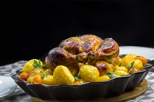 Patatesli kızarmış tavuk.