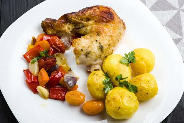 Patatesli kızarmış tavuk.