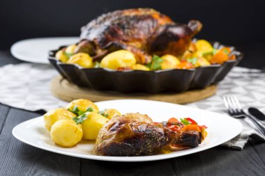 Patatesli kızarmış tavuk.