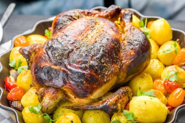 Patatesli kızarmış tavuk.