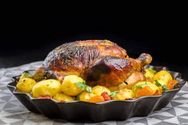 Patatesli kızarmış tavuk.