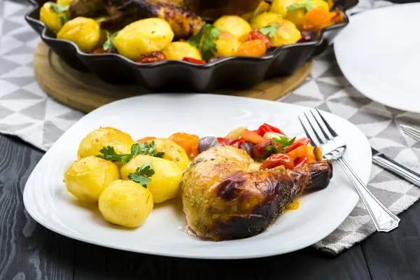 Patatesli kızarmış tavuk.