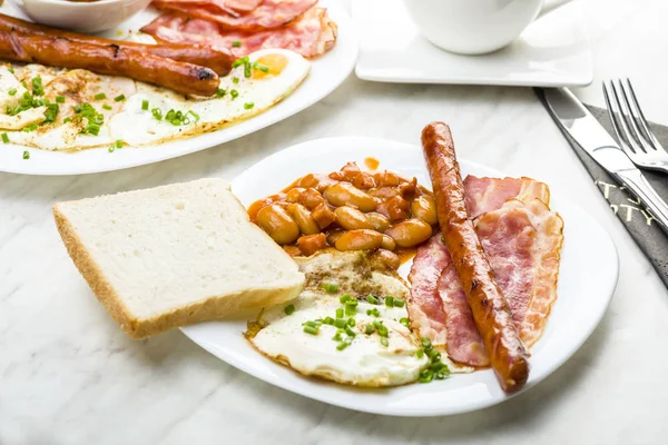 Sadece bir fincan çay ile İngiliz kahvaltısı