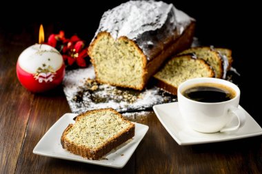 fincan sıcak kahve ve Noel kek