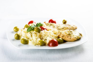 Domates soslu tavuk fileto