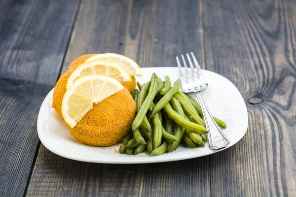 Frijol Verde y hamburguesa de pescado — Foto de Stock