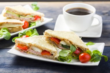 Croque Monsieur - klasik Fransız Bistro sandviç