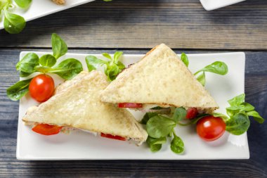 Croque Monsieur - klasik Fransız Bistro sandviç