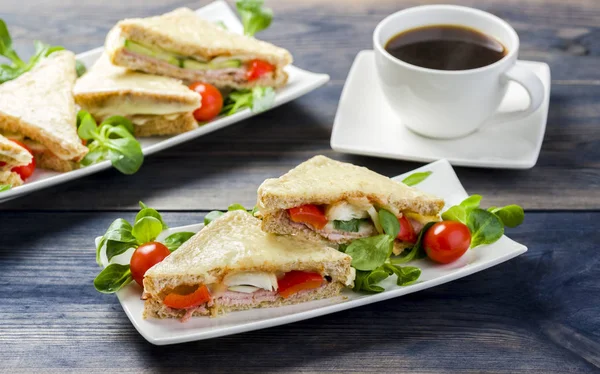 Croque Monsieur - Panino classico francese al bistrot — Foto Stock