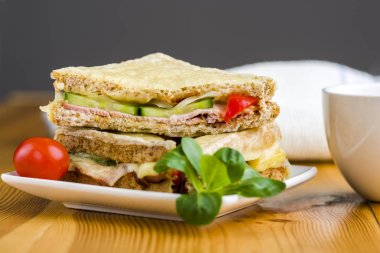 Croque Monsieur - klasik Fransız Bistro sandviç