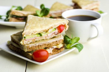 Croque Monsieur - klasik Fransız Bistro sandviç