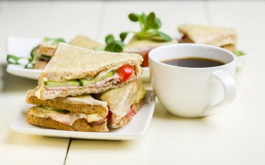 Croque Monsieur - klasik Fransız Bistro sandviç