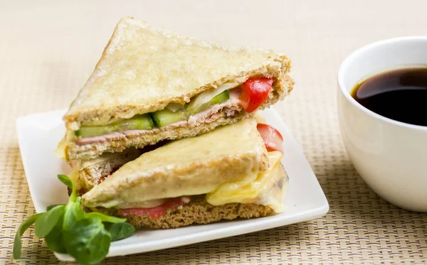Monsieur Croque - klasyczne francuskie Bistro Sandwich — Zdjęcie stockowe