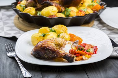 Patatesli kızarmış tavuk.