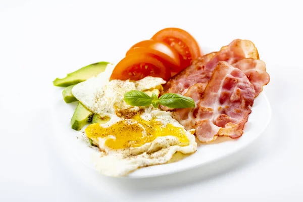 Bacon and eggs with avocado and tomato, bread and coffee — Stock Photo, Image