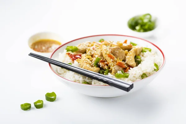 Nasi dengan ayam dan sayuran — Stok Foto