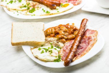 Sadece bir fincan çay ile İngiliz kahvaltısı