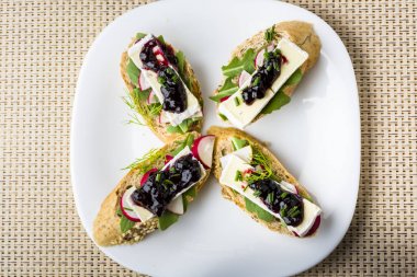 Yanakları ana yemekten önce