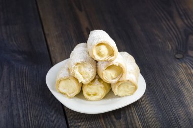 Cannoli ricotta krema ile doldurulmuş 
